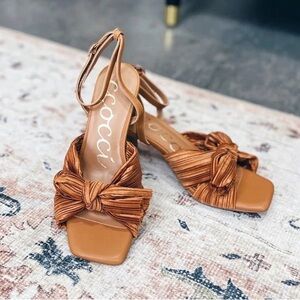 ✨NWT✨ CCOCCI Women's Copper Bow Heels
